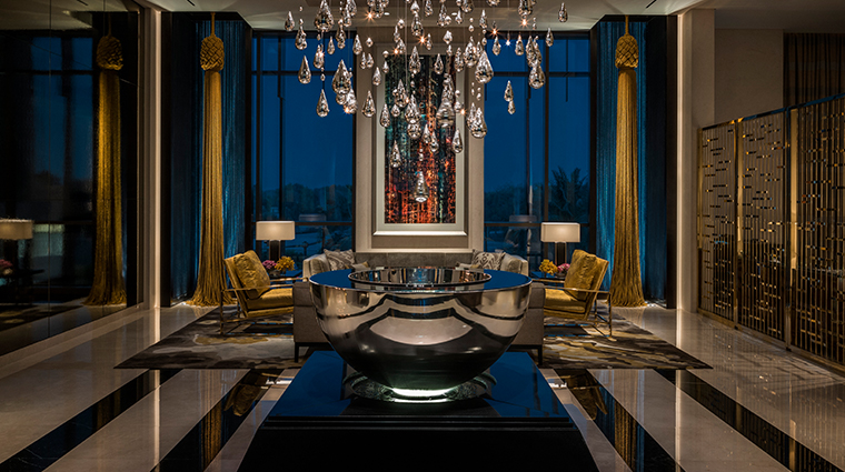 four seasons hotel dubai international financial centre glass chandelier